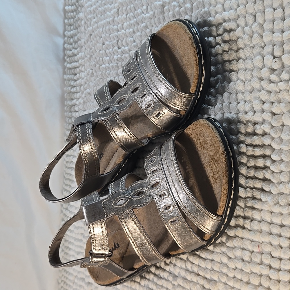 Clark's T-Strap Sandal Pewter size 8